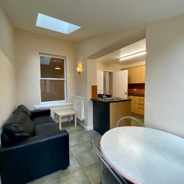 6 bedroom house to rent - Photo 1