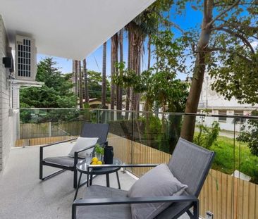 DESIGNER 2 BEDROOM APARTMENT - Photo 5