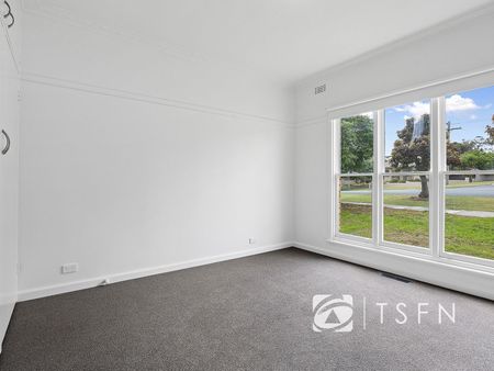 Great location in popular Flora Hill - Photo 2