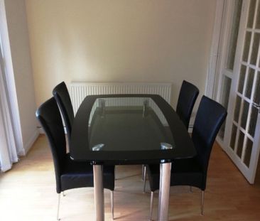 FOUR BEDROOM-2 BATHROOMS-NEWLY REFURBISHED-5 MINS FROM BCU-£80 P/W... - Photo 2