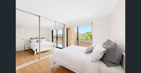 Bright & spacious living in convenient Freshwater location - Photo 4