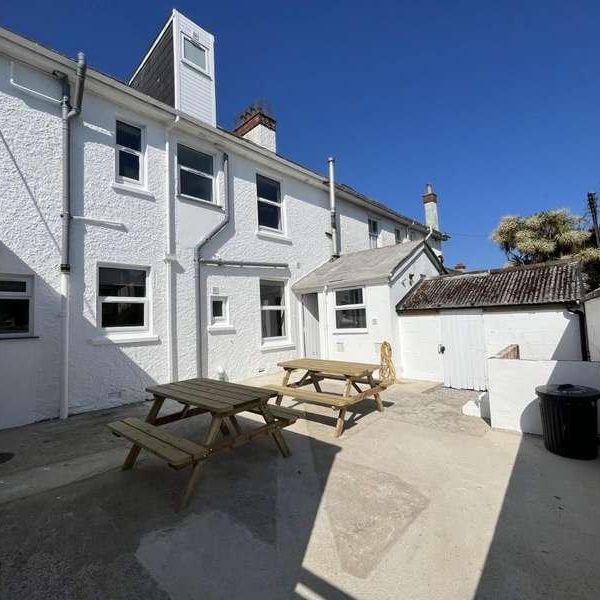 Kings Avenue, Falmouth, TR11 - Photo 1