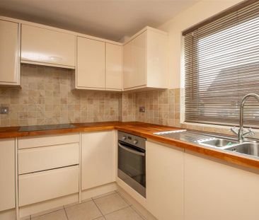 2 bedroom semi-detached house to rent - Photo 3
