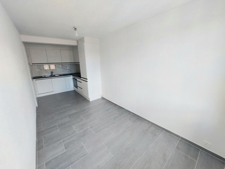 JOLI APPARTEMENT DE 3.5 PIECES EN DUPLEX AVEC CACHET - Foto 3
