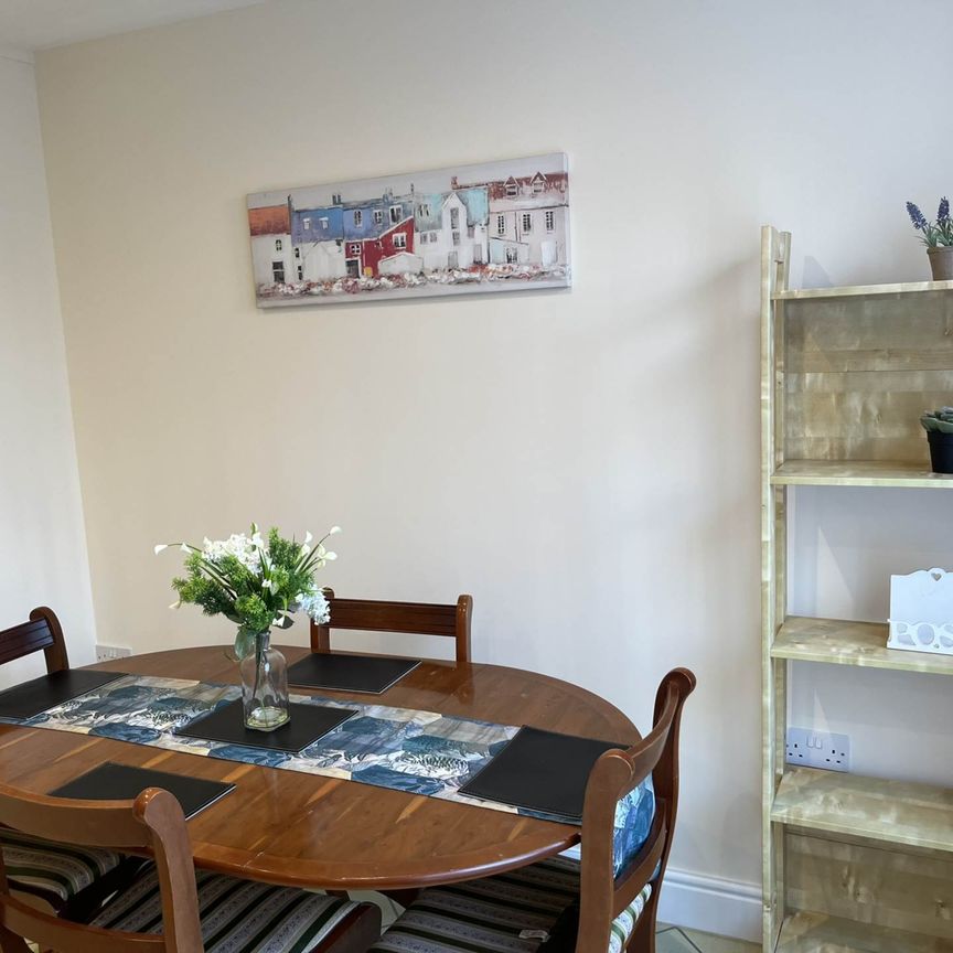 Room 4, Willowbrook, Great George Street, Godalming - Photo 1