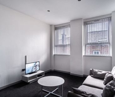 High Street - Photo 1