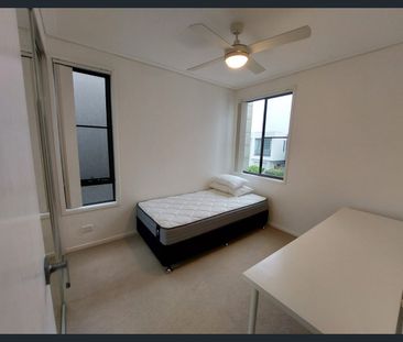 FULLY FURNISHED - WALK TO ROBINA TOWN CENTRE - Photo 2
