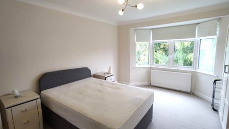 3 bed semi-detached to rent - Photo 2