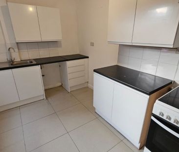 2 bed Terraced - To Let - Photo 5