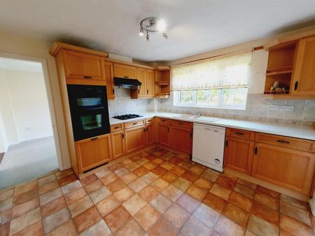 4 Bedroom House to Rent in Gillingham Road, Kettering, Northants, NN15 - Photo 4