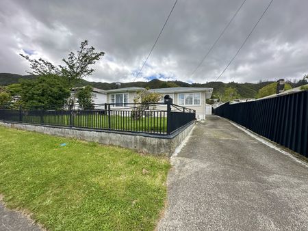 3-Bedroom Home in Wainuiomata - Photo 2