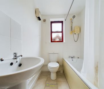 Victoria Road South, Farriers Court, PO5 - Photo 5