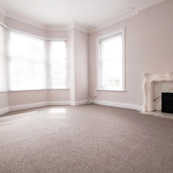 A 2 Bedroom Flat in Western Road GL50 3RJ - Photo 1