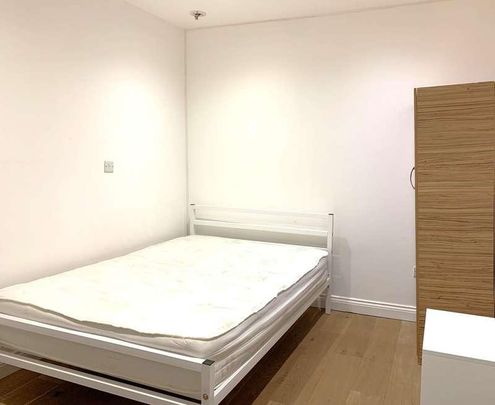 Holloway Road, Holloway, N7 - Photo 1