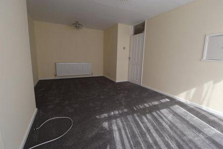 2 bedroom semi-detached bungalow to rent - Photo 2