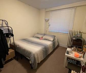 $300 / 2br - TAYLOR SWIFT ROOM AVAILABLE/Downtown - Photo 3