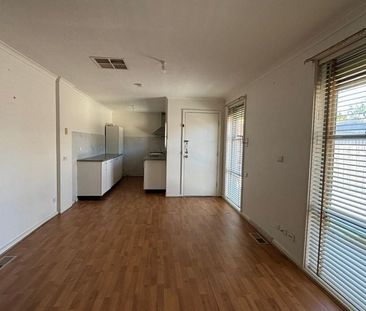 3 BEDROOM FAMILY HOME - Photo 4