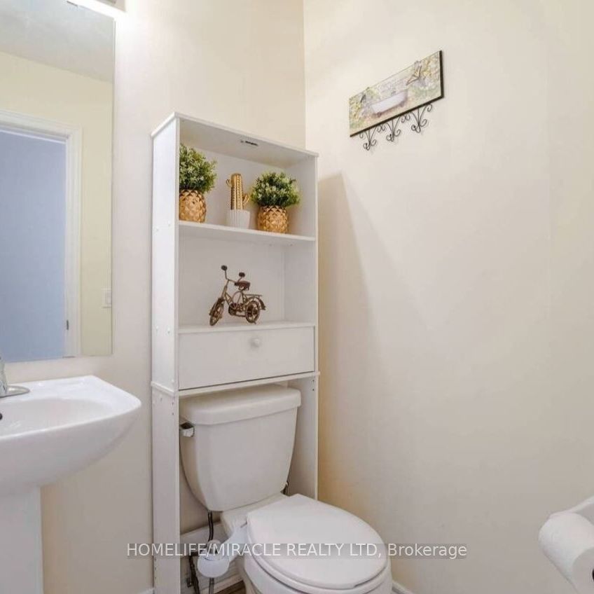 Townhouse For Lease | X8147430 - Photo 1