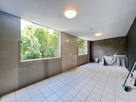 One-Bedroom Apartment with Car Space, Fresh Paint, and Fully Furnished - Photo 3