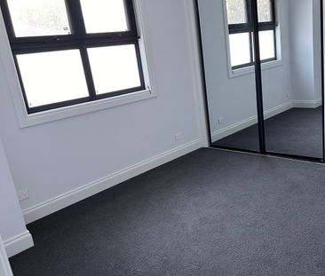 Avondale Heights - Photo 1