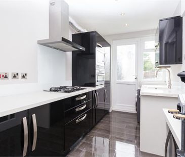 3 bedroom terraced house to rent - Photo 2