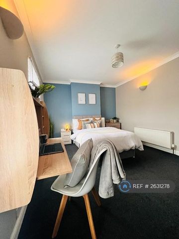 1 bedroom in a house share to rent - Photo 4