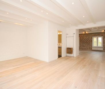 Traumhaftes Dachgeschoss-Loft mit offener Galerie und Einbauküche - Photo 2