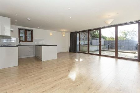2 bedroom detached house to rent - Photo 2