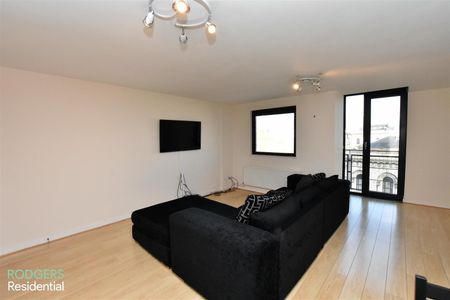 Apt 59, Queens Square - Photo 3