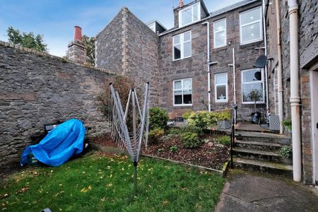 4 bedroom flat to rent - Photo 3