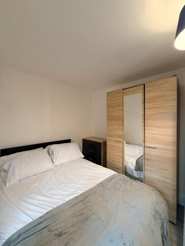 5 bedroom flat to rent - Photo 4