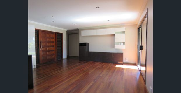Walking Distance to Broadwater - Photo 1
