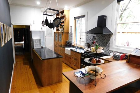 FULLY FURNISHED THREE BEDROOM HOME IN FASHIONABLE SOLDIERS HILL - Photo 4