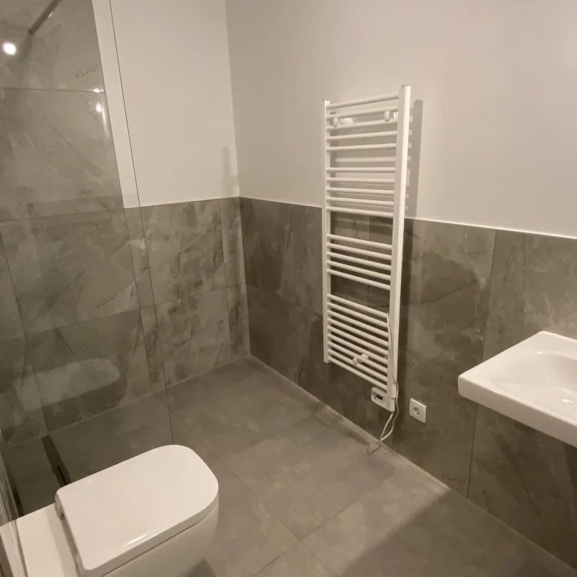 Sonnige Wohnung mit Sonnenbalkon, inkl. Küche- Nähe Badner Bahn und Bhf. Mödling - Photo 1