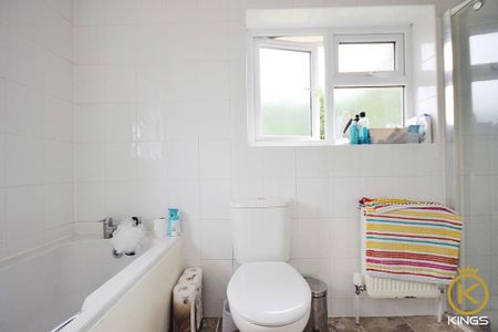 4 bedroom semi-detached house to rent - Photo 3