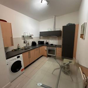 1 bedroom in a flat share to rent - Photo 2