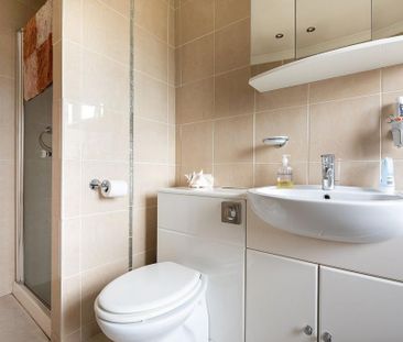 3 bedroom end of terrace house to rent - Photo 6