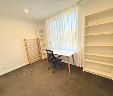 URBAN STYLE MEETS PARKSIDE TRANQUILITY - Photo 3