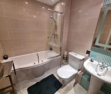 1 bedroom in a flat share to rent - Photo 5