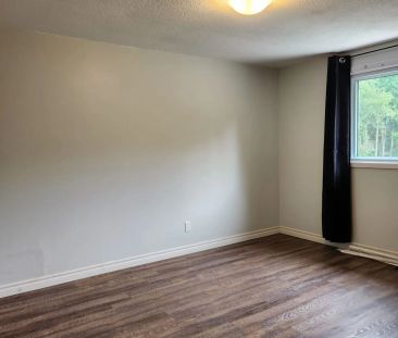 Detached Home For Lease | X8490114 - Photo 1