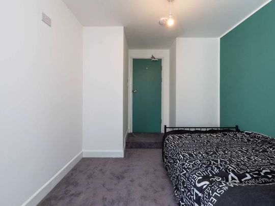 Old Tovil Road Room 3 - Photo 1