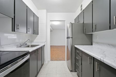 For Lease - 2350 Dundas Street Unit# 2009A, Toronto, Ontario - Photo 5