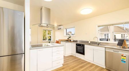 Three bedroom plus a studio - Photo 4