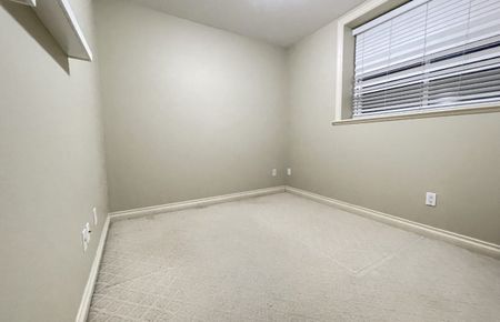 North Vancouver Pemberton Heights 2 Bedrooms Basement for Rent - Photo 2