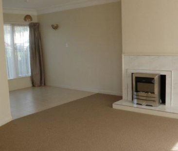 SPACIOUS 2 BEDRROM UNIT IN ST HELIERS - Photo 6