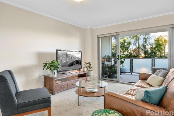 Modern Lifestyle & Perfect Location! - Photo 1