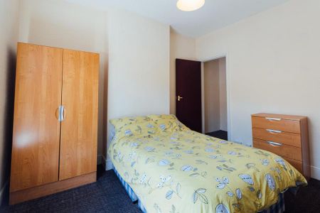 1 bedroom in a house share to rent - Photo 2