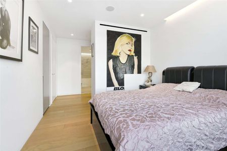 Beautiful 2 bedroom apartment in the highly desirable Nova Building with 24/7 concierge, gym, lounge, cinema, roof terrace and meeting room. - Photo 4