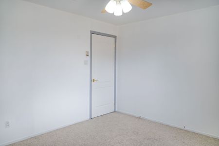 For Lease - 270 Brittany Drive Unit# 406, Manor Park - Cardinal Glen and Area, Ontario - Photo 2