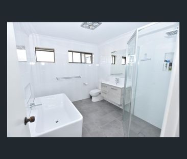 GREAT FAMILY HOME! - Photo 6